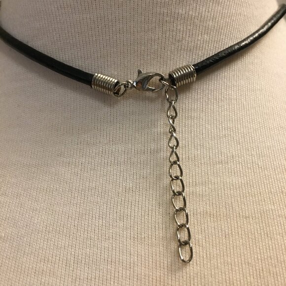 Vintage Red Vampiric Glass, Metal and Leather Necklace - Picture 5 of 10